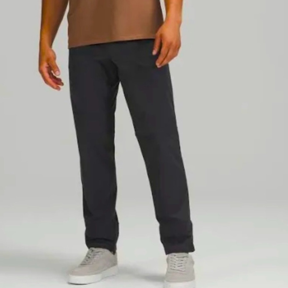 Lululemon Men’s chino pants size 31